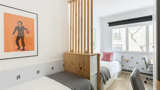 Rooms in Barcelona Eixample - photo 2