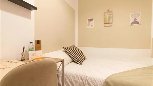 Rooms in Barcelona Ciutat Vella - photo 6