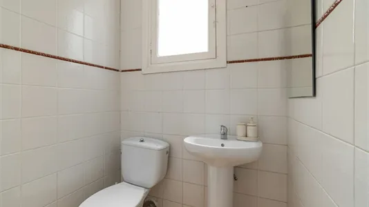 Rooms in Barcelona Ciutat Vella - photo 8