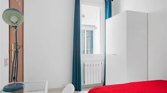 Rooms in Barcelona Ciutat Vella - photo 8