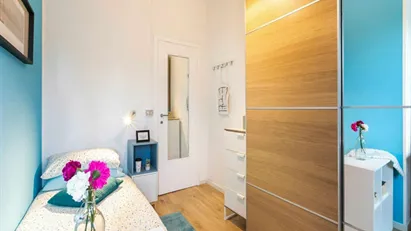 Room for rent in Milano Zona 6 - Barona, Lorenteggio, Milan