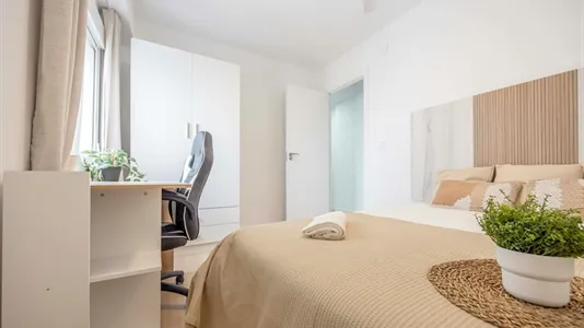 Rooms in el Camí de Vera - photo 2