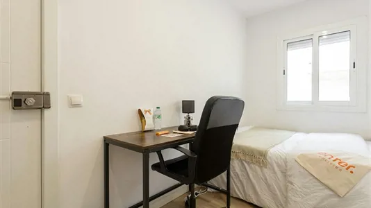 Rooms in Barcelona Eixample - photo 3