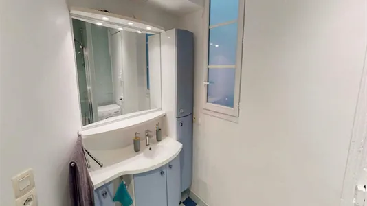 Rooms in Paris 8ème arrondissement - photo 9