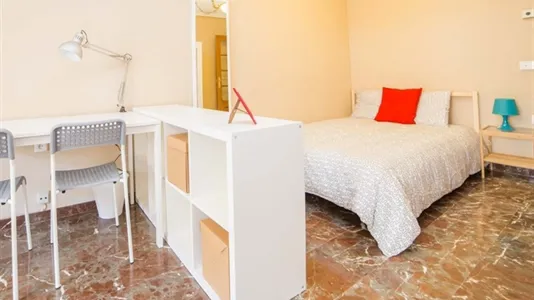 Rooms in Valencia Extramurs - photo 5