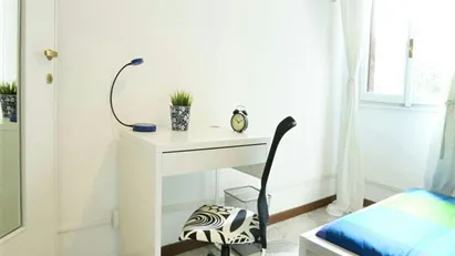 Room for rent in Milano Zona 6 - Barona, Lorenteggio, Milan