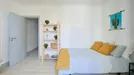 Room for rent, Lisbon (region), &lt;span class=&quot;blurred street&quot; onclick=&quot;ProcessAdRequest(13312077)&quot;&gt;&lt;span class=&quot;hint&quot;&gt;See streetname&lt;/span&gt;[xxxxxxxxxxxxx]&lt;/span&gt;