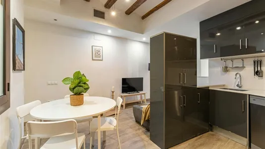 Rooms in Barcelona Ciutat Vella - photo 10