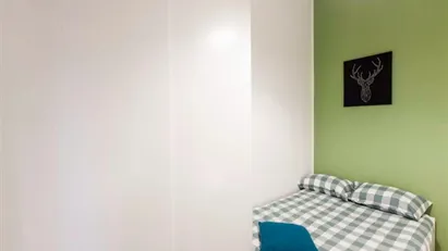 Room for rent in Milano Zona 6 - Barona, Lorenteggio, Milan