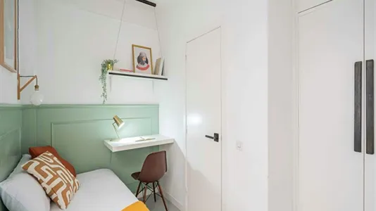 Rooms in Madrid Centro - photo 10