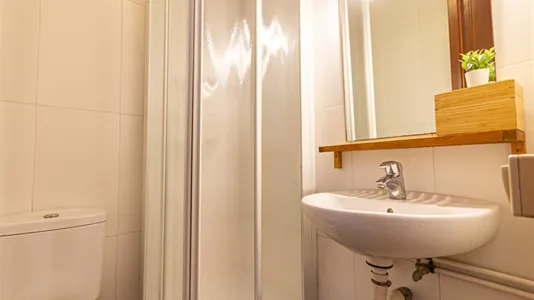 Rooms in Barcelona Eixample - photo 8