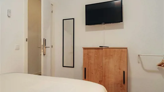 Rooms in Madrid Retiro - photo 3