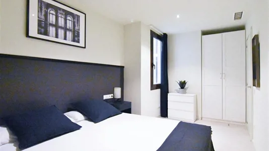 Apartments in Barcelona Ciutat Vella - photo 2