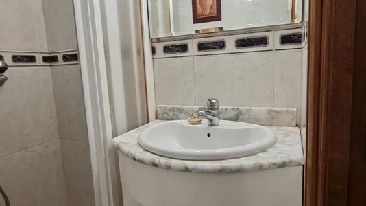 Rooms in El Encinar de los Reyes - photo 10