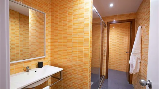 Rooms in Barcelona Ciutat Vella - photo 10