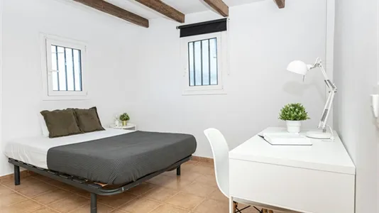 Rooms in Barcelona Ciutat Vella - photo 5