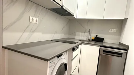 Rooms in Barcelona Eixample - photo 10