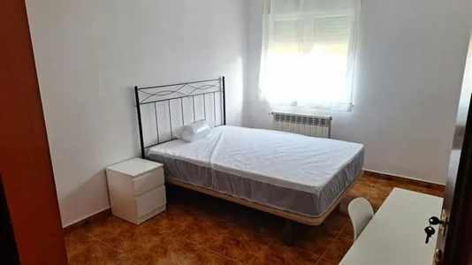 Rooms in Oviedo - photo 2