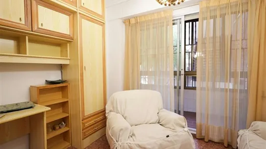 Rooms in el Camí de Vera - photo 3