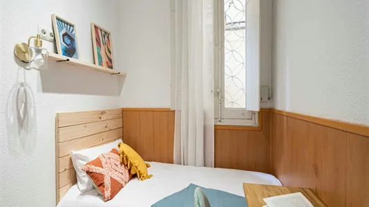 Rooms in Madrid Centro - photo 2