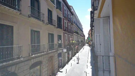 Rooms in Madrid Centro - photo 8