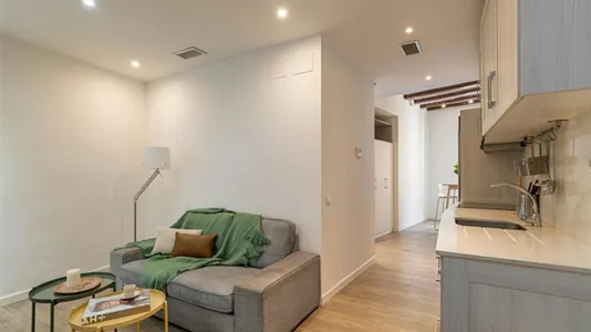 Rooms in Barcelona Ciutat Vella - photo 2