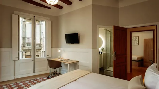 Rooms in Barcelona Ciutat Vella - photo 2