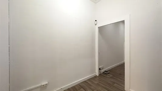 Rooms in Barcelona Ciutat Vella - photo 7