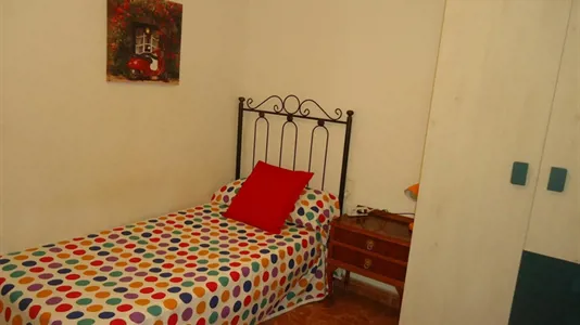 Rooms in Córdoba - photo 3