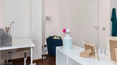 Room for rent in Milano Zona 6 - Barona, Lorenteggio, Milan