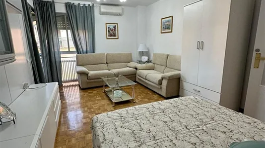 Rooms in Madrid San Blas - photo 2