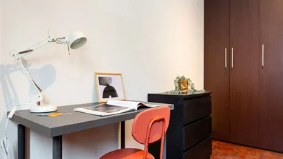 Room for rent in Milano Zona 6 - Barona, Lorenteggio, Milan