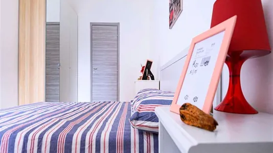 Rooms in Milano Zona 8 - Fiera, Gallaratese, Quarto Oggiaro - photo 3