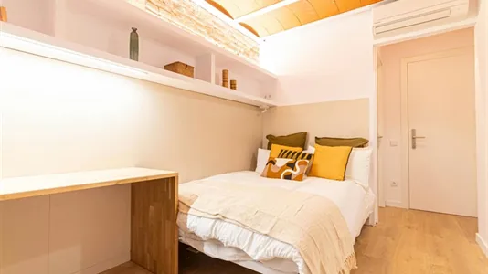 Rooms in Barcelona Sants-Montjuïc - photo 2