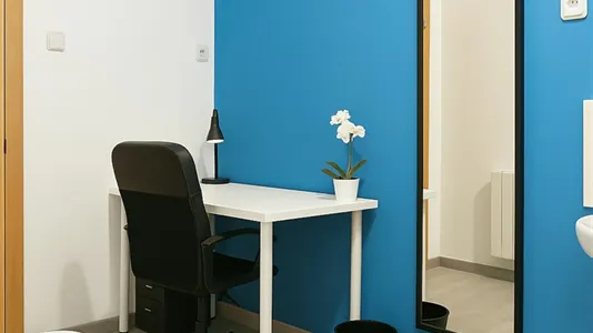 Rooms in Barcelona Ciutat Vella - photo 2