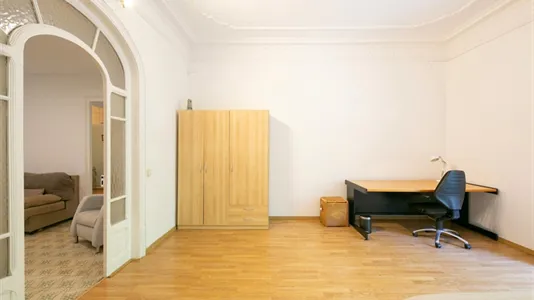 Rooms in Barcelona Eixample - photo 4