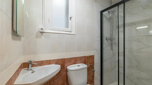 Rooms in Barcelona Ciutat Vella - photo 6