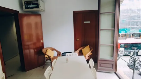 Rooms in Barcelona Ciutat Vella - photo 10