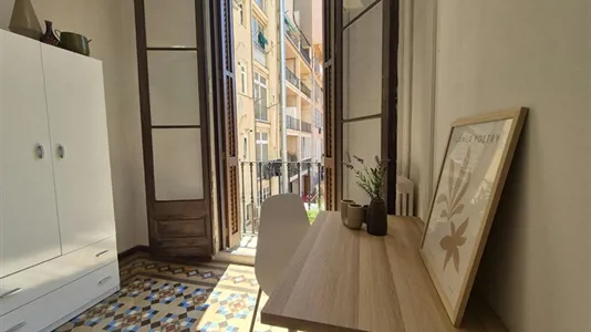 Rooms in Barcelona Eixample - photo 2