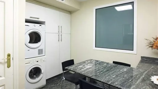 Rooms in Madrid Centro - photo 8