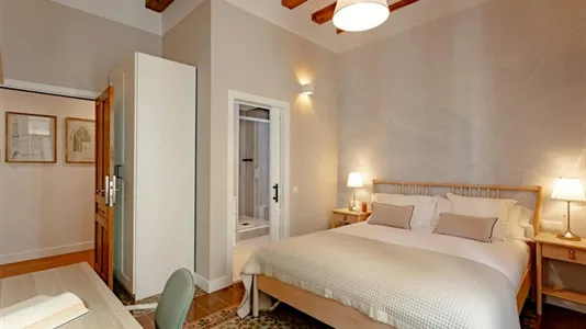 Rooms in Barcelona Ciutat Vella - photo 2