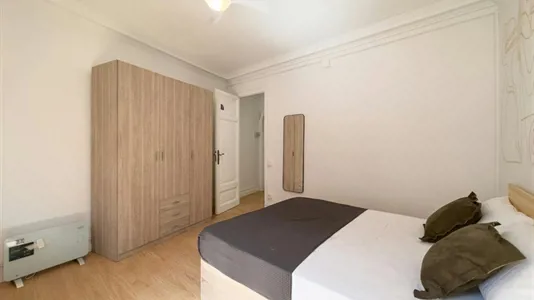 Rooms in Barcelona Ciutat Vella - photo 3