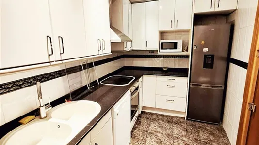 Rooms in Barcelona Ciutat Vella - photo 10