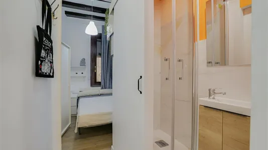 Rooms in Barcelona Ciutat Vella - photo 2