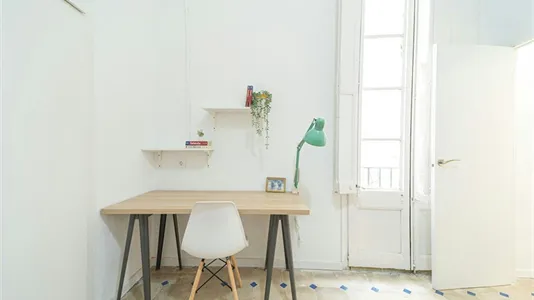 Rooms in Barcelona Ciutat Vella - photo 3
