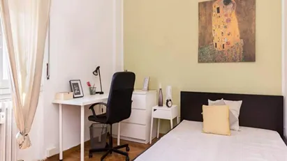 Room for rent in Milano Zona 6 - Barona, Lorenteggio, Milan