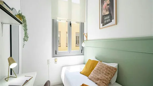 Rooms in Madrid Centro - photo 9