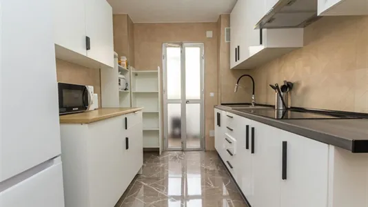 Rooms in Málaga - photo 4