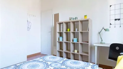 Room for rent in Milano Zona 6 - Barona, Lorenteggio, Milan