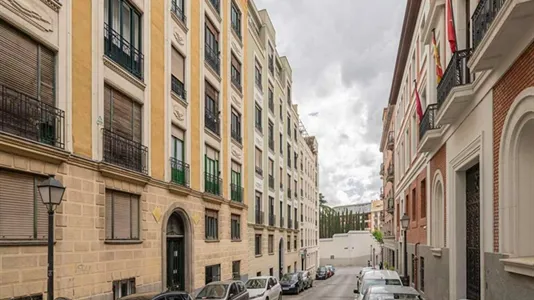 Rooms in Madrid Centro - photo 10